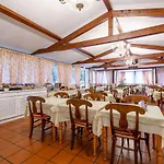 - Montagne Verte & Restaurant Louisiane 2* 스트라스부르