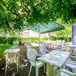 - Montagne Verte & Restaurant Louisiane 호텔 2*