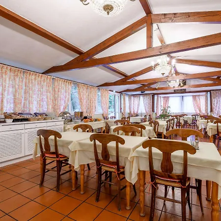 Comfort - Montagne Verte&restaurant Louisiane 2* Strasbourg