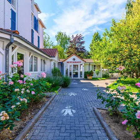 - Montagne Verte & Restaurant Louisiane ホテル 2*