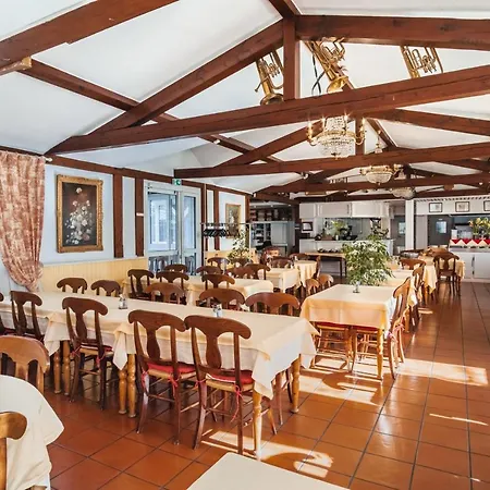 Hotel Strasbourg Montagne Verte & Restaurant - Free Parking