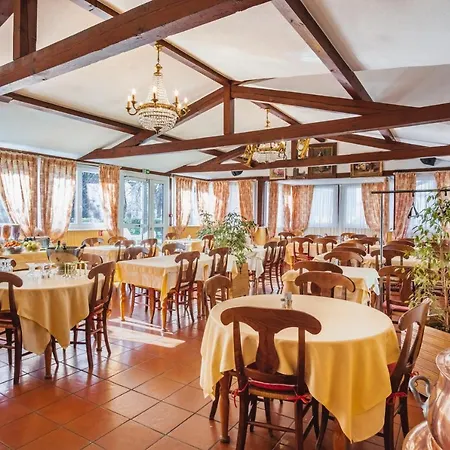 Hotel Hotel Strasbourg Montagne Verte & Restaurant - Free Parking Štrasburk