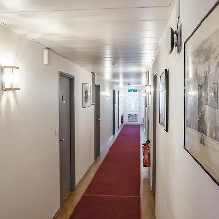 - Montagne Verte & Restaurant Louisiane ホテル