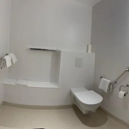 - Montagne Verte & Restaurant Louisiane ホテル 2*