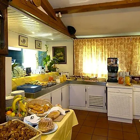 - Montagne Verte & Restaurant Louisiane Hotel