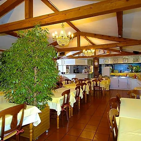 - Montagne Verte & Restaurant Louisiane Hotel 2*