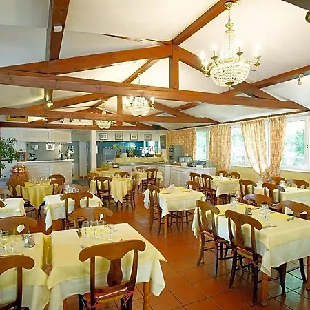 - Montagne Verte & Restaurant Louisiane 2*