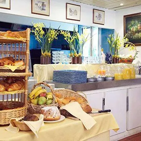 - Montagne Verte & Restaurant Louisiane ホテル ストラスブール