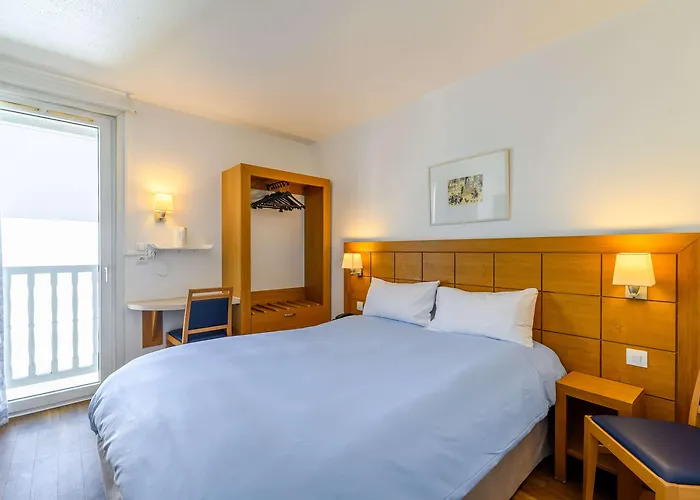 - Montagne Verte & Restaurant Louisiane