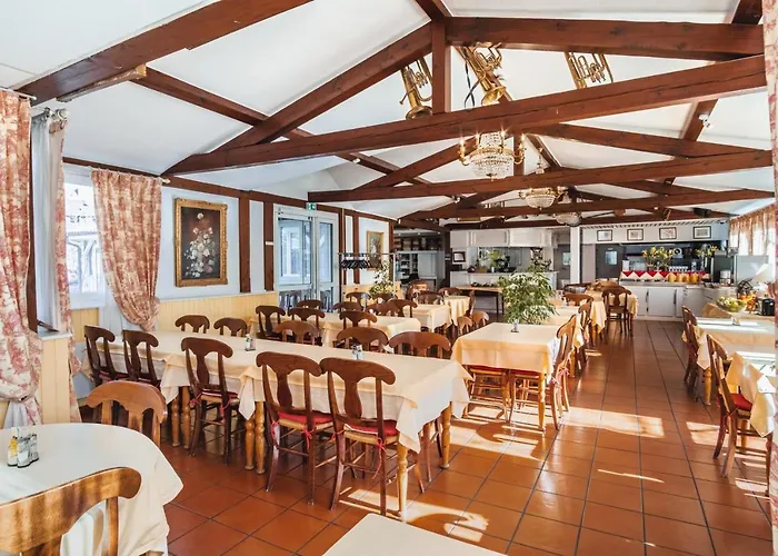 - Montagne Verte & Restaurant Louisiane