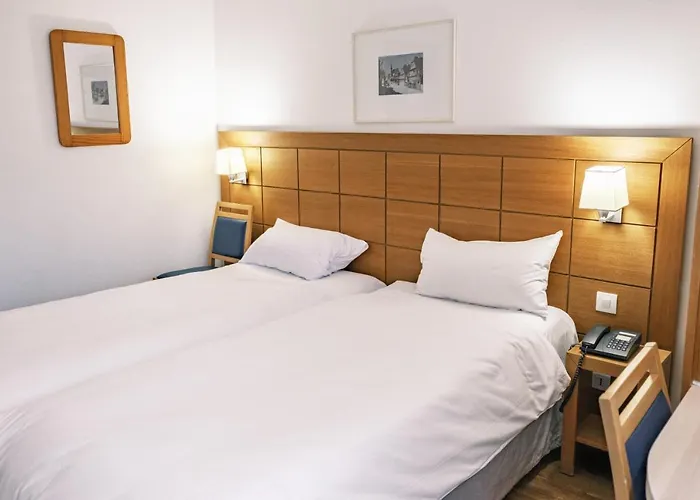 - Montagne Verte & Restaurant Louisiane 2*