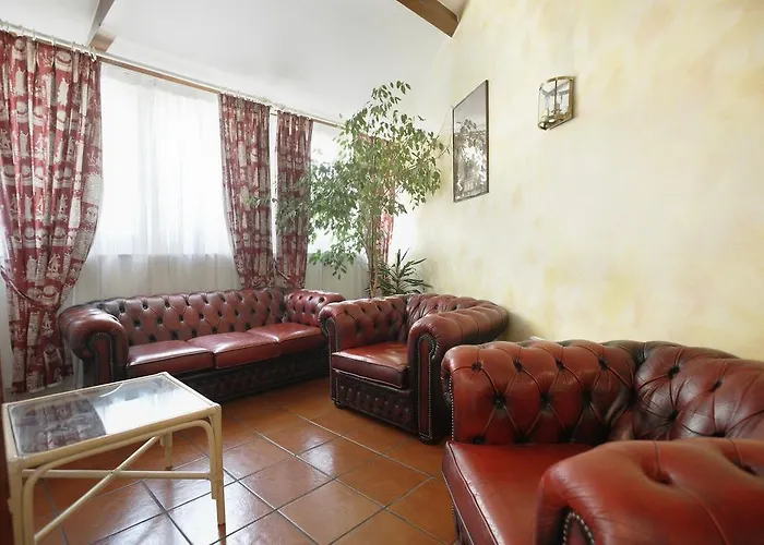 - Montagne Verte & Restaurant Louisiane 2*