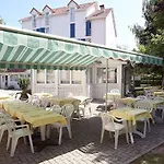 - Montagne Verte & Restaurant Louisiane