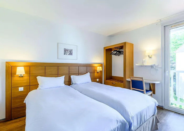 - Montagne Verte & Restaurant Louisiane 2*