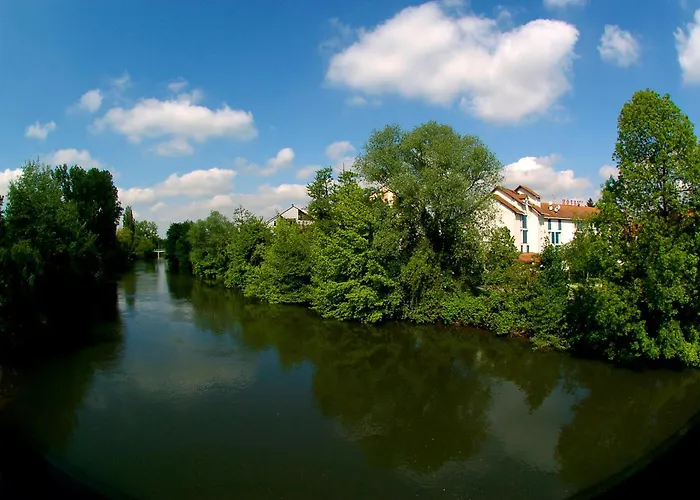 - Montagne Verte & Restaurant Louisiane 2*