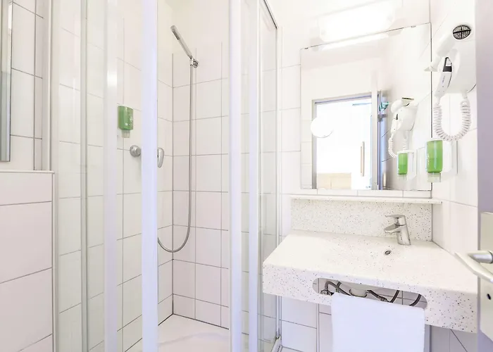 - Montagne Verte & Restaurant Louisiane 2*