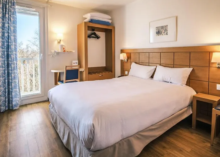 - Montagne Verte & Restaurant Louisiane 2*