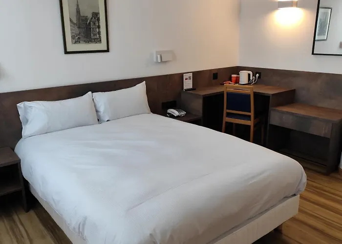 - Montagne Verte & Restaurant Louisiane Hotel