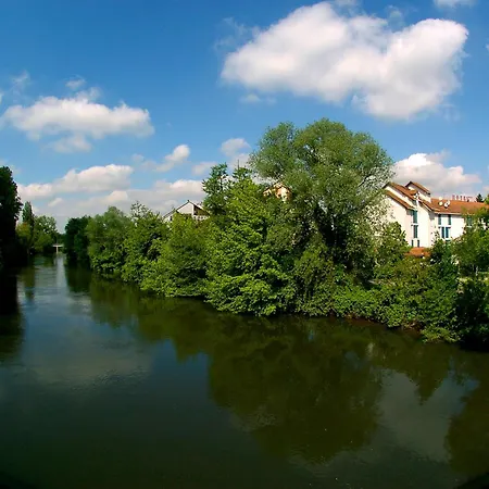 - Montagne Verte & Restaurant Louisiane 2*