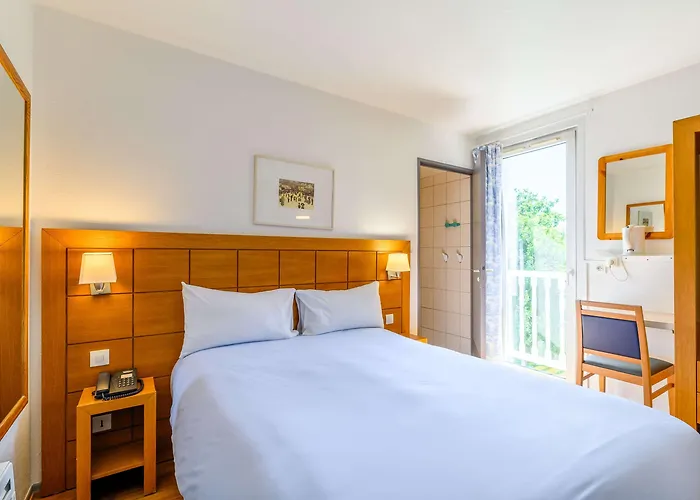 - Montagne Verte & Restaurant Louisiane