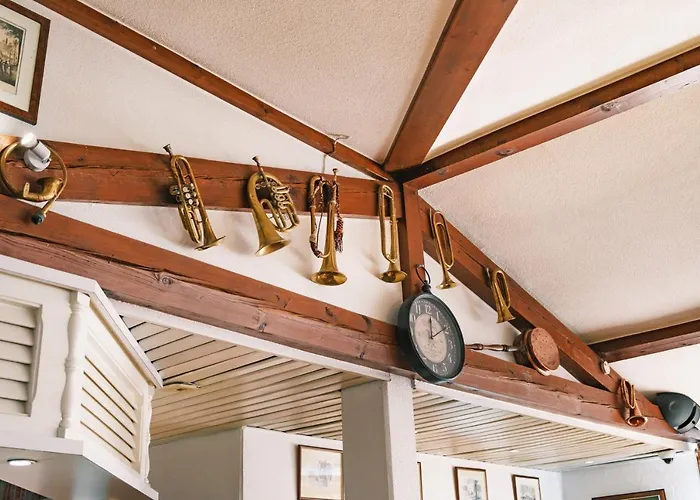 - Montagne Verte & Restaurant Louisiane 2*