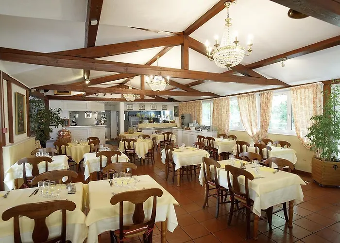 - Montagne Verte & Restaurant Louisiane Otel