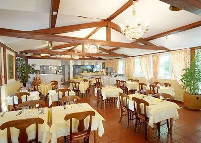 - Montagne Verte & Restaurant Louisiane Otel 2*
